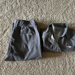 Figs Women's Graphite Pilar Top & Zamora Jogger Pants